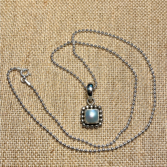 Silpada Button Frame Pearl Pendant - Picture 3 of 9